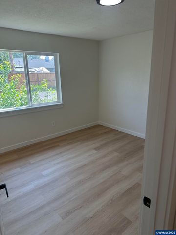 871 Bieber St NE, Salem, OR 97301