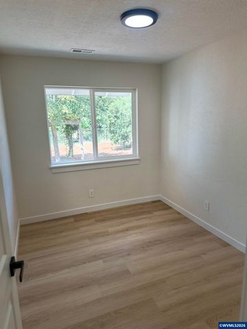 871 Bieber St NE, Salem, OR 97301