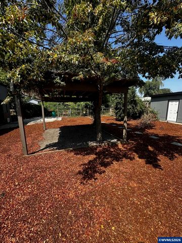871 Bieber St NE, Salem, OR 97301