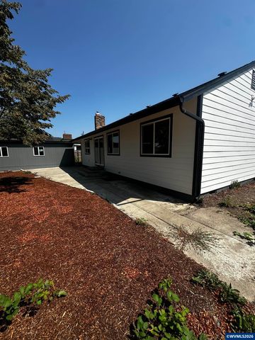 871 Bieber St NE, Salem, OR 97301