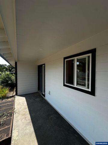 871 Bieber St NE, Salem, OR 97301