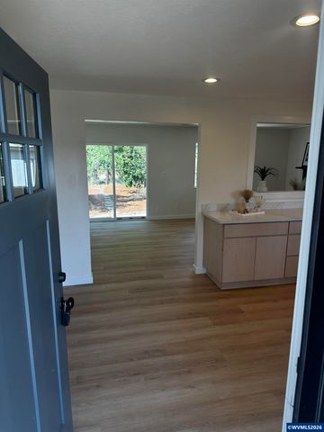 871 Bieber St NE, Salem, OR 97301