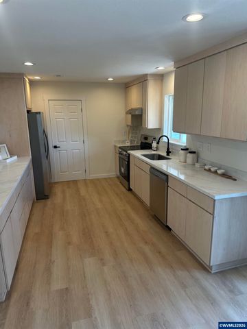 871 Bieber St NE, Salem, OR 97301