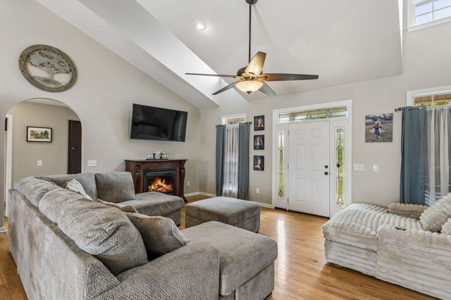 110 Chestnut Ln, Lawrenceburg, TN 38464