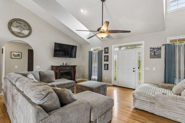 110 Chestnut Ln, Lawrenceburg, TN 38464