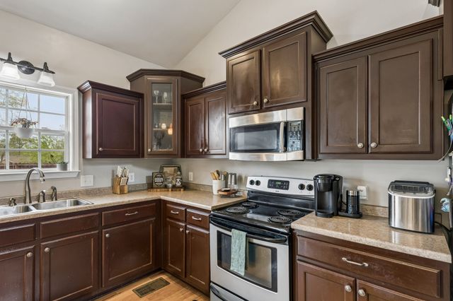 110 Chestnut Ln, Lawrenceburg, TN 38464