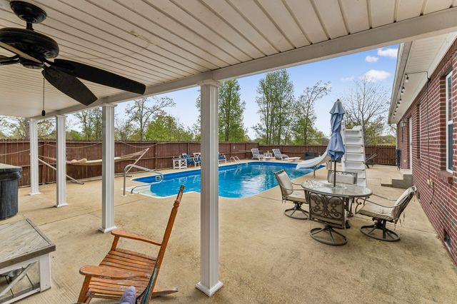 110 Chestnut Ln, Lawrenceburg, TN 38464