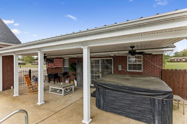 110 Chestnut Ln, Lawrenceburg, TN 38464