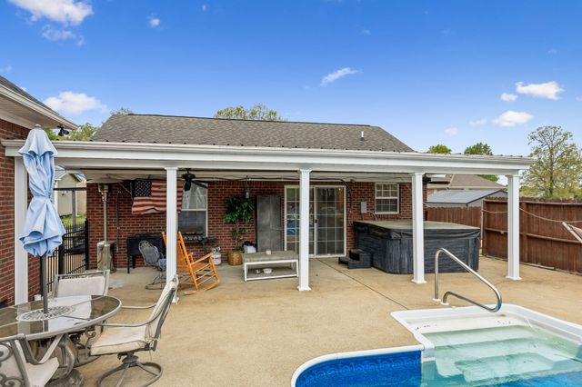 110 Chestnut Ln, Lawrenceburg, TN 38464