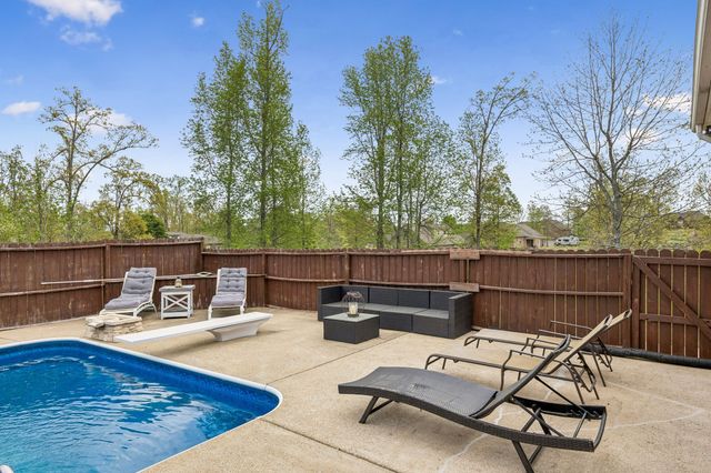 110 Chestnut Ln, Lawrenceburg, TN 38464
