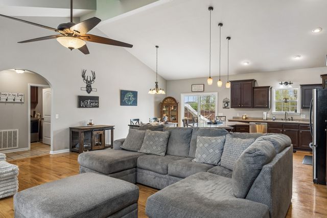 110 Chestnut Ln, Lawrenceburg, TN 38464