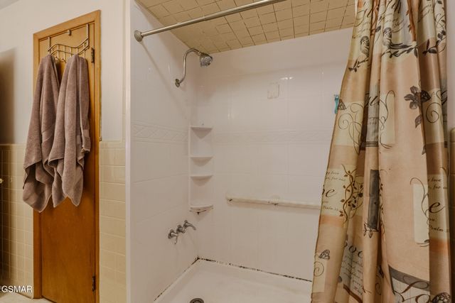 215 Valley Drive, Pigeon Forge, TN 37863