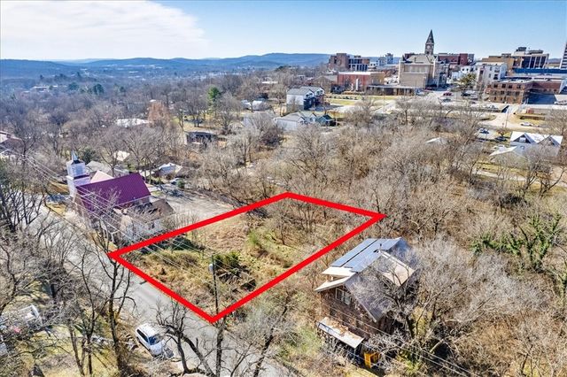 11 N Willow Avenue, Fayetteville, AR 72701