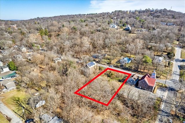 11 N Willow Avenue, Fayetteville, AR 72701