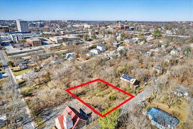 11 N Willow Avenue, Fayetteville, AR 72701