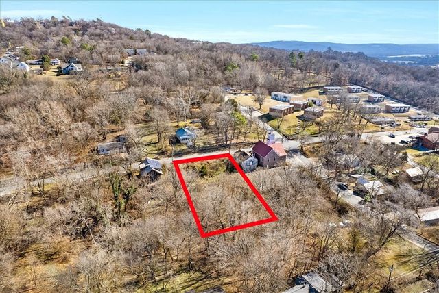 11 N Willow Avenue, Fayetteville, AR 72701