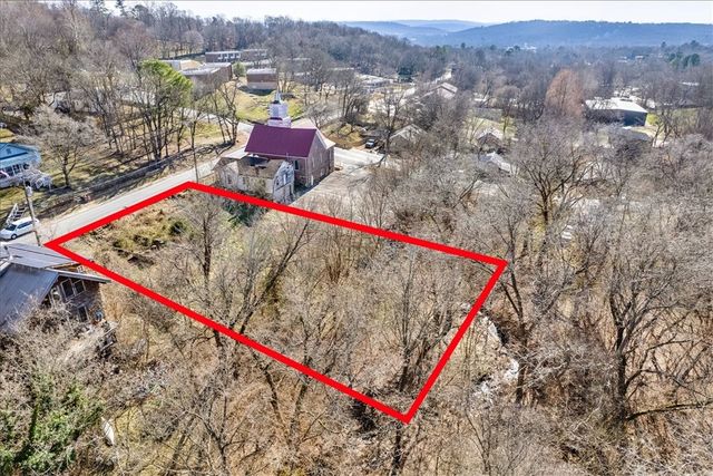 11 N Willow Avenue, Fayetteville, AR 72701