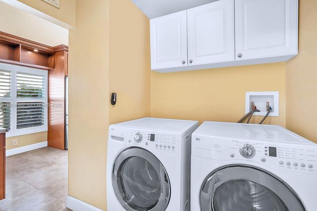 10230 Grove Ln, Cooper City, FL 33328