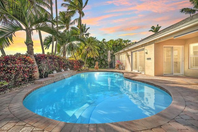 10230 Grove Ln, Cooper City, FL 33328