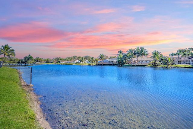 10230 Grove Ln, Cooper City, FL 33328