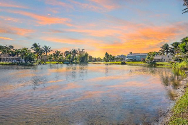 10230 Grove Ln, Cooper City, FL 33328