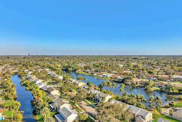 10230 Grove Ln, Cooper City, FL 33328