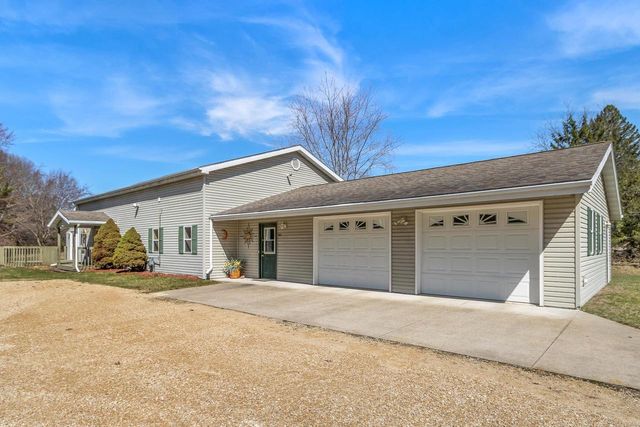 561 & 563 Underwood Avenue, Montello, WI 53949