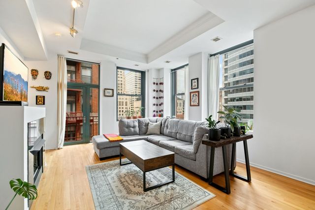208 W Washington Street 1910, Chicago, IL 60606