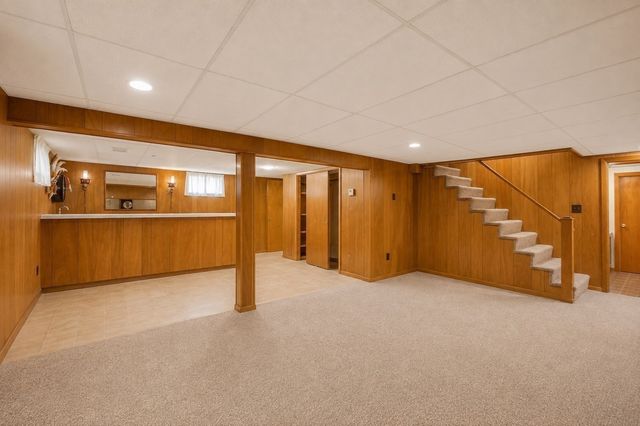 113 Halley Rd, Lowell, MA 01854