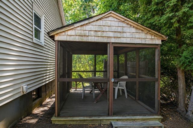 113 Halley Rd, Lowell, MA 01854