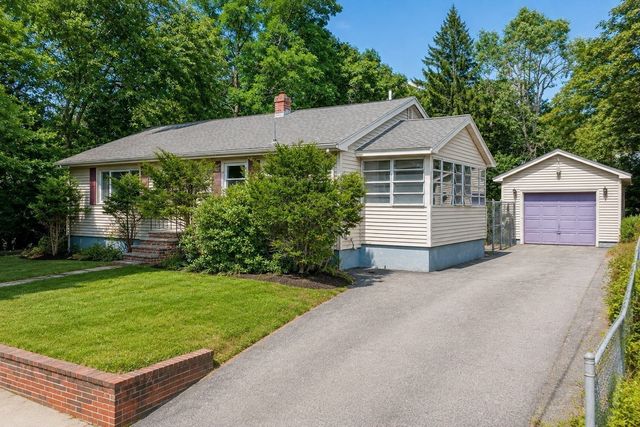 113 Halley Rd, Lowell, MA 01854