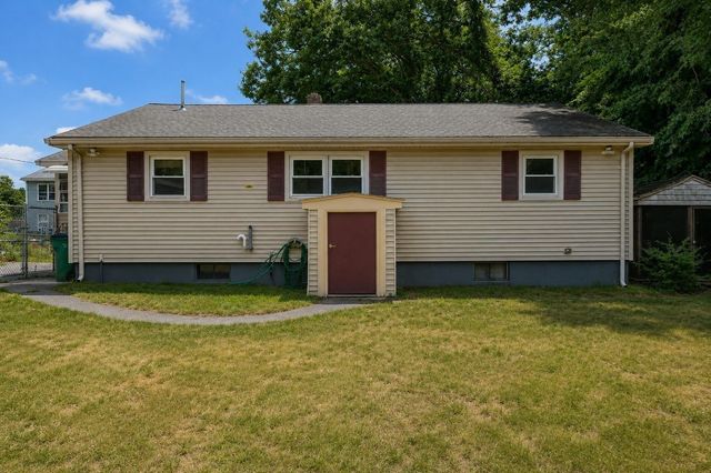 113 Halley Rd, Lowell, MA 01854