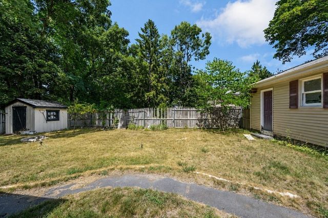 113 Halley Rd, Lowell, MA 01854
