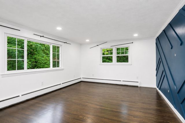 113 Halley Rd, Lowell, MA 01854