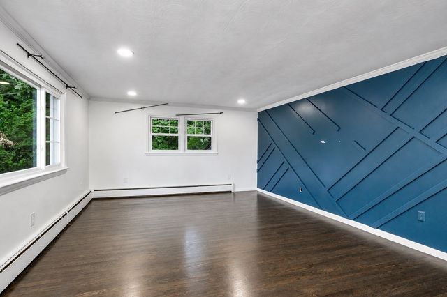 113 Halley Rd, Lowell, MA 01854