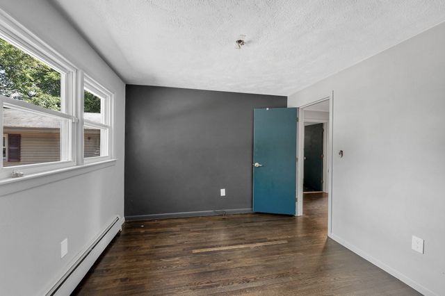 113 Halley Rd, Lowell, MA 01854