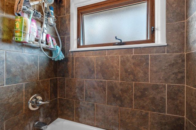 823 JEAN STREET, Neenah, WI 54956