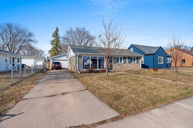 823 JEAN STREET, Neenah, WI 54956