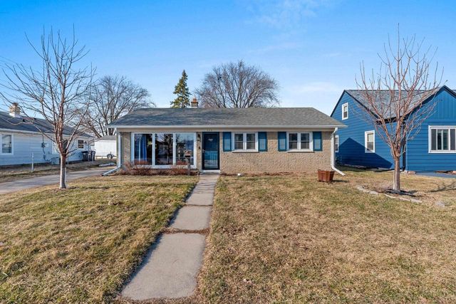 823 JEAN STREET, Neenah, WI 54956