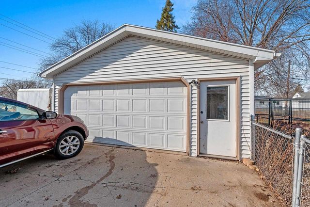 823 JEAN STREET, Neenah, WI 54956