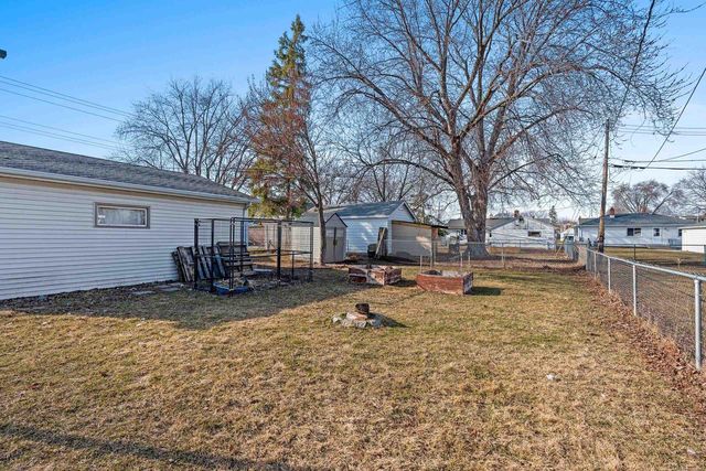 823 JEAN STREET, Neenah, WI 54956
