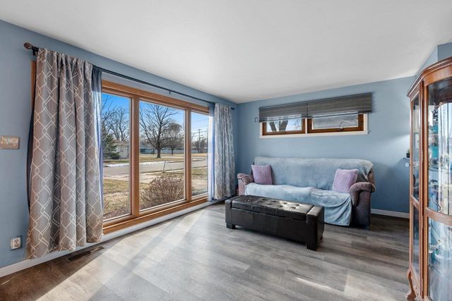 823 JEAN STREET, Neenah, WI 54956