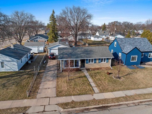 823 JEAN STREET, Neenah, WI 54956