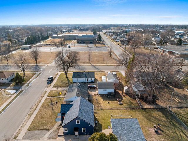 823 JEAN STREET, Neenah, WI 54956