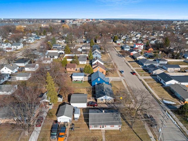 823 JEAN STREET, Neenah, WI 54956