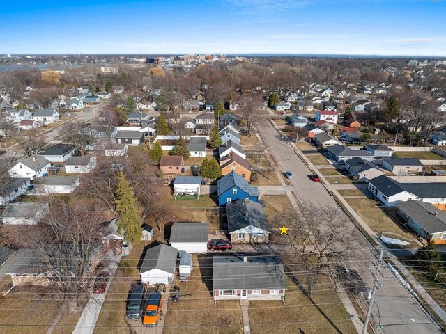 823 JEAN STREET, Neenah, WI 54956