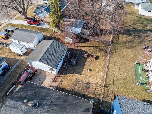 823 JEAN STREET, Neenah, WI 54956