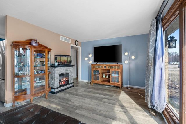 823 JEAN STREET, Neenah, WI 54956