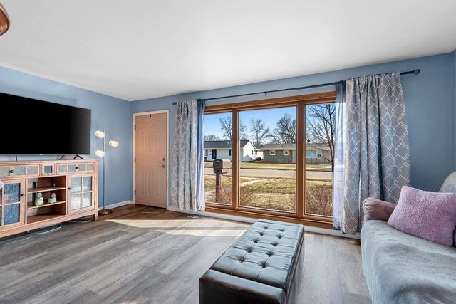 823 JEAN STREET, Neenah, WI 54956