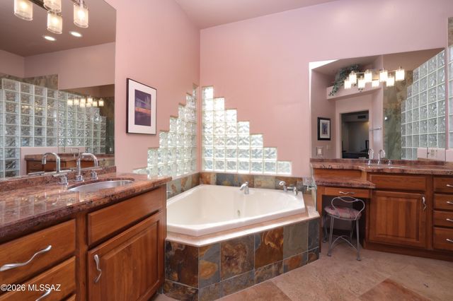 5136 N Calle Bosque, Tucson, AZ 85718